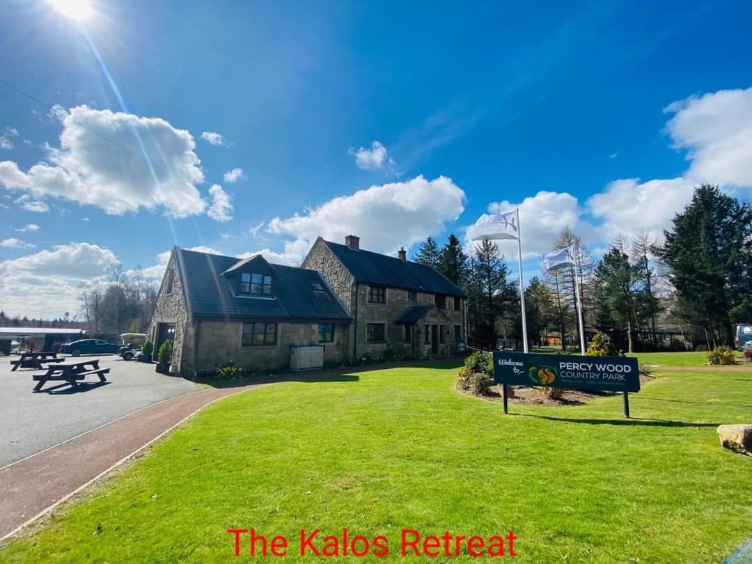 The Kalos Retreat - Hot Tub Lodge With Free 18 Hole Golf Course Swarland 외부 사진