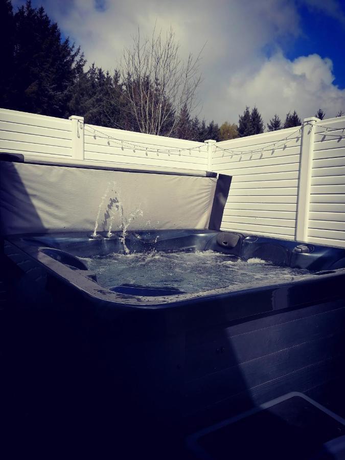 The Kalos Retreat - Hot Tub Lodge With Free 18 Hole Golf Course Swarland 외부 사진