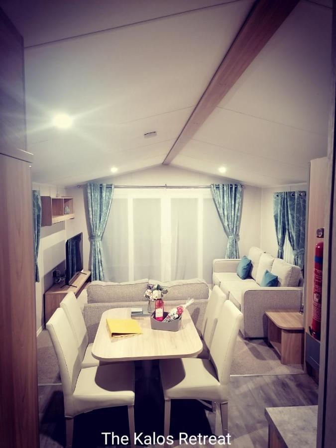 The Kalos Retreat - Hot Tub Lodge With Free 18 Hole Golf Course Swarland 외부 사진