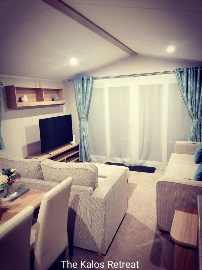 The Kalos Retreat - Hot Tub Lodge With Free 18 Hole Golf Course Swarland 외부 사진